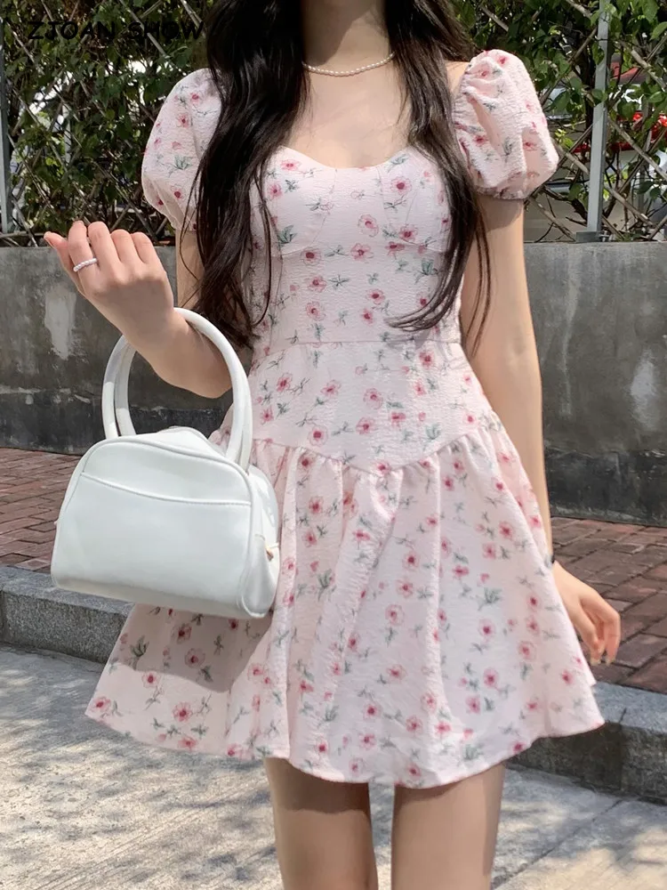 

2022 Retro Ruched Ruffles Hem Low Waist Mini Dress Women Pink Floral Print Short Puff Sleeve Skater Dresses Holiday Robe