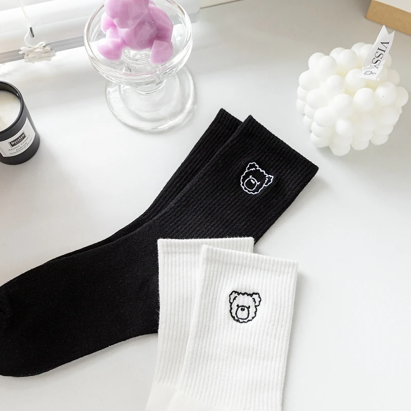 Летние новые носки с черным медведем женские белые длинные вышивкой мультяшным