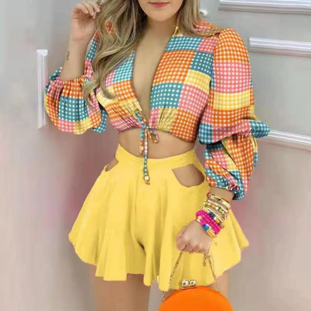 

Sexy Two Pieces Women Top Shorts Suit Retro Floral Print Deep V-neck Lantern Long Sleeve Croop Top & Cutout Casual Shorts Set