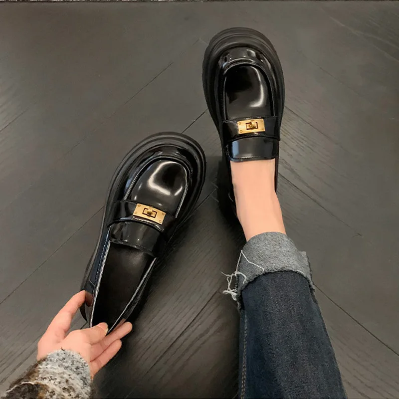 2023 New Women's Single Shoes Leather Round Toe Thick Bottom Gold Buckle Slip-on Loafers Women's Small Leather Shoes