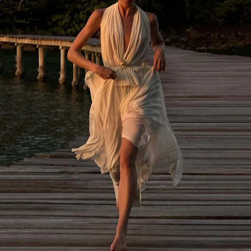 Женский плиссированный костюм с V-образным вырезом и открытой спиной