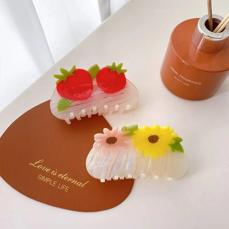 

New Fashion Original Design 9CM Two-tone Daisy Strawberry Flower Hair Clip Claw Sweet Cute Acetic Acid Shark Clip For Women