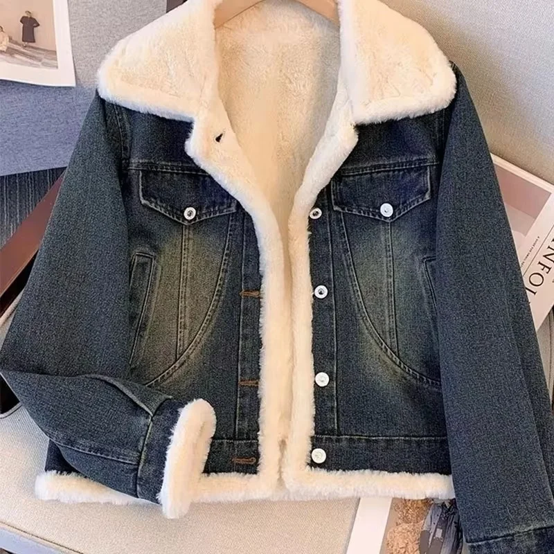 Женская джинсовая куртка с бархатной подкладкой