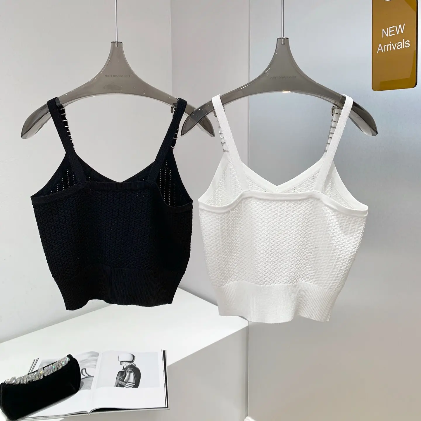 

Новое поступление, Трикотажный жилет на бретельках, летний незаменимый одинарный наплечный жилет Simple118693