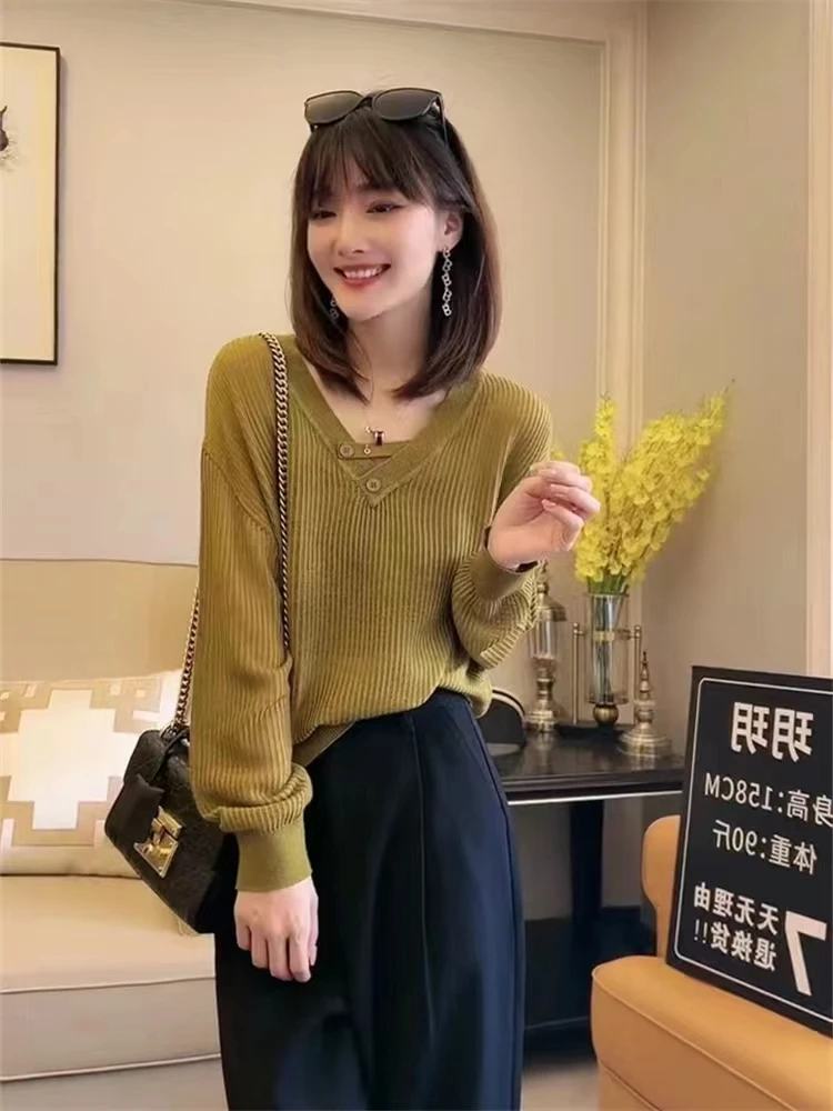 

Женский вязаный свитер с V-образным вырезом, на осень