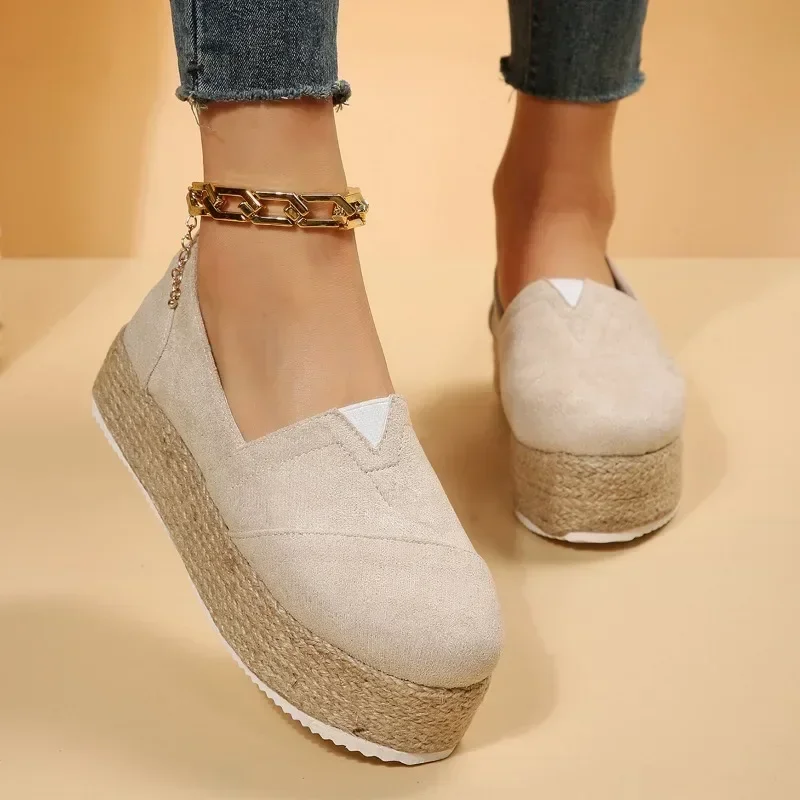 Женские туфли на толстой подошве однотонные универсальные среднем каблуке без