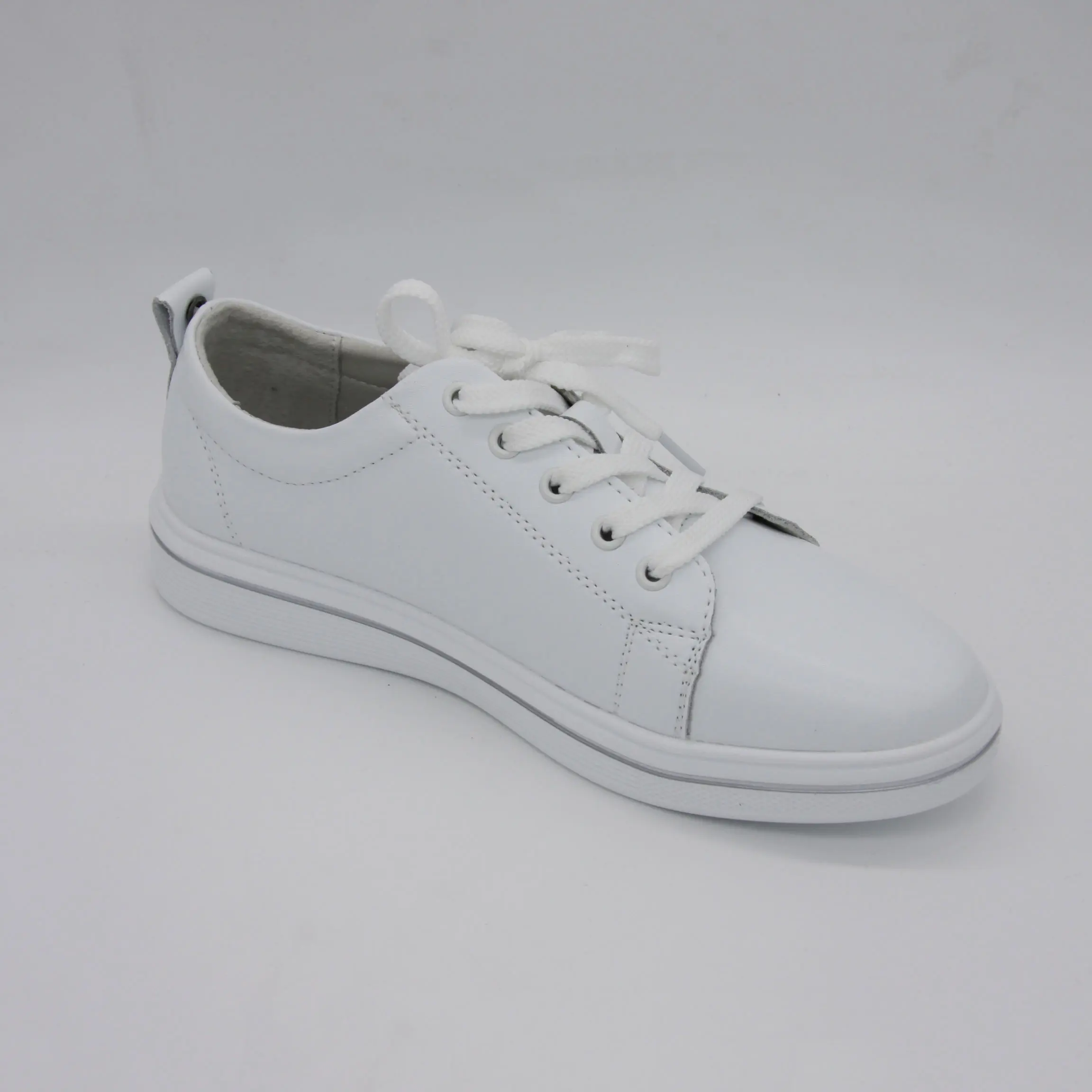 

Новинка 2022 года; Женская обувь; Сезон весна-лето; Удобные кроссовки с перекрестной шнуровкой