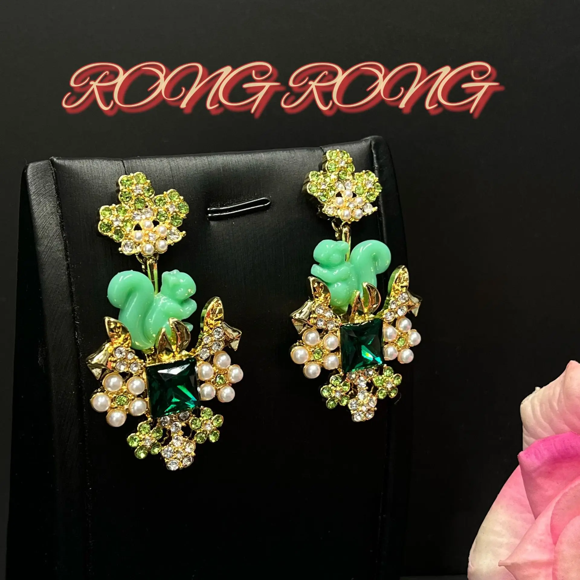 Циндао подержанные серьги с зеленой белкой цветком травой бриллиантами тяжелые