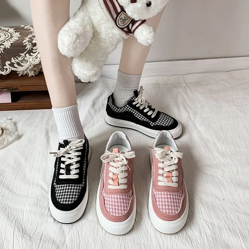 Fashion Sneakers Women Platform Shoes Canvas Breathable Low Cut Lace-up Ladies Sneakers Tenis Feminino Casual Lady Shoes Women
