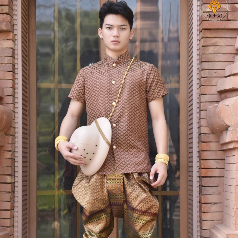 Тайцы одежда. Тайская одежда мужская. Тайланд одежда мужчин. Традиционная тайская одежда. Тайские национальные штаны.