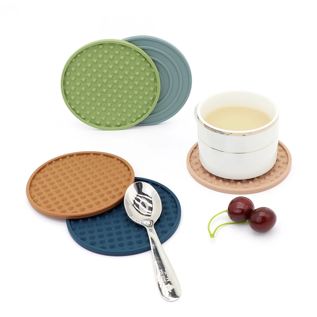 

4 Pieces Dining Table Coasters Heat-resistant Cushion Silicone Thicken Placemat Non-slip Kitchen Cup Mat Placemat Drain Holders