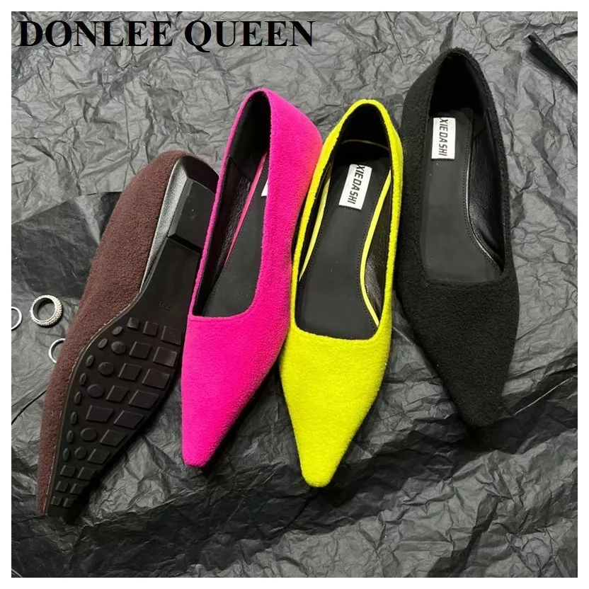 

Лоферы на плоской подошве, с острым носом, ярких цветов