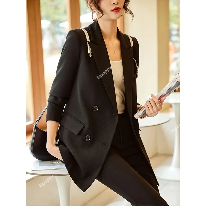 Женский деловой костюм из двух предметов