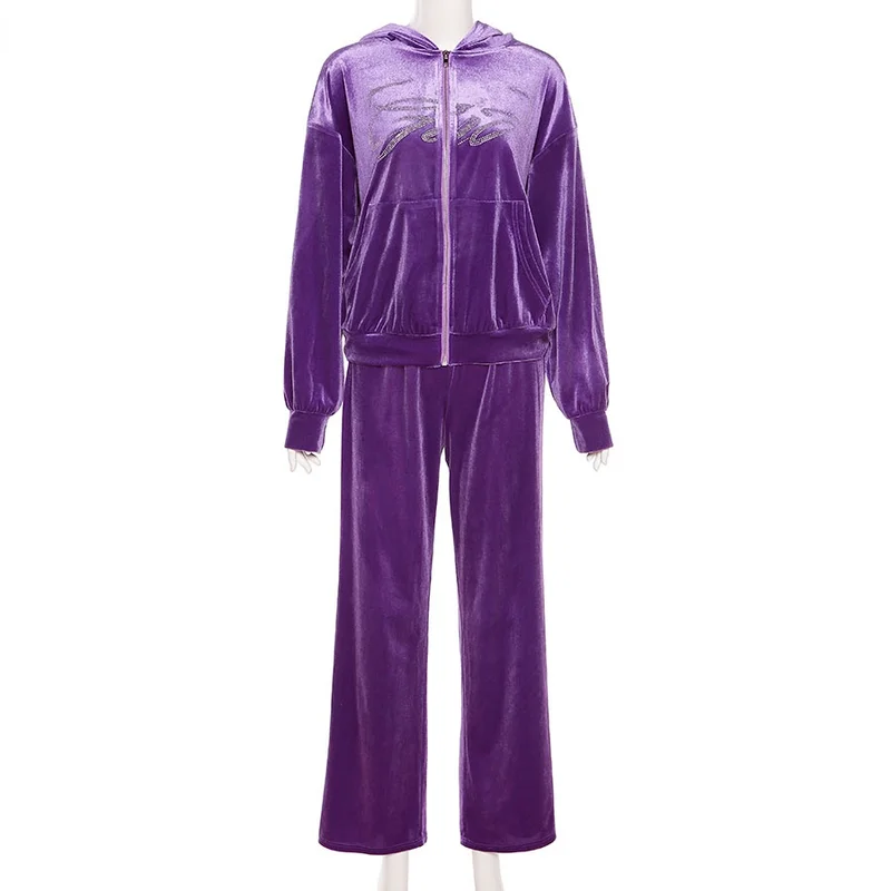 Рисунок 6 - Женский бархатный свитер с надписью Стразы