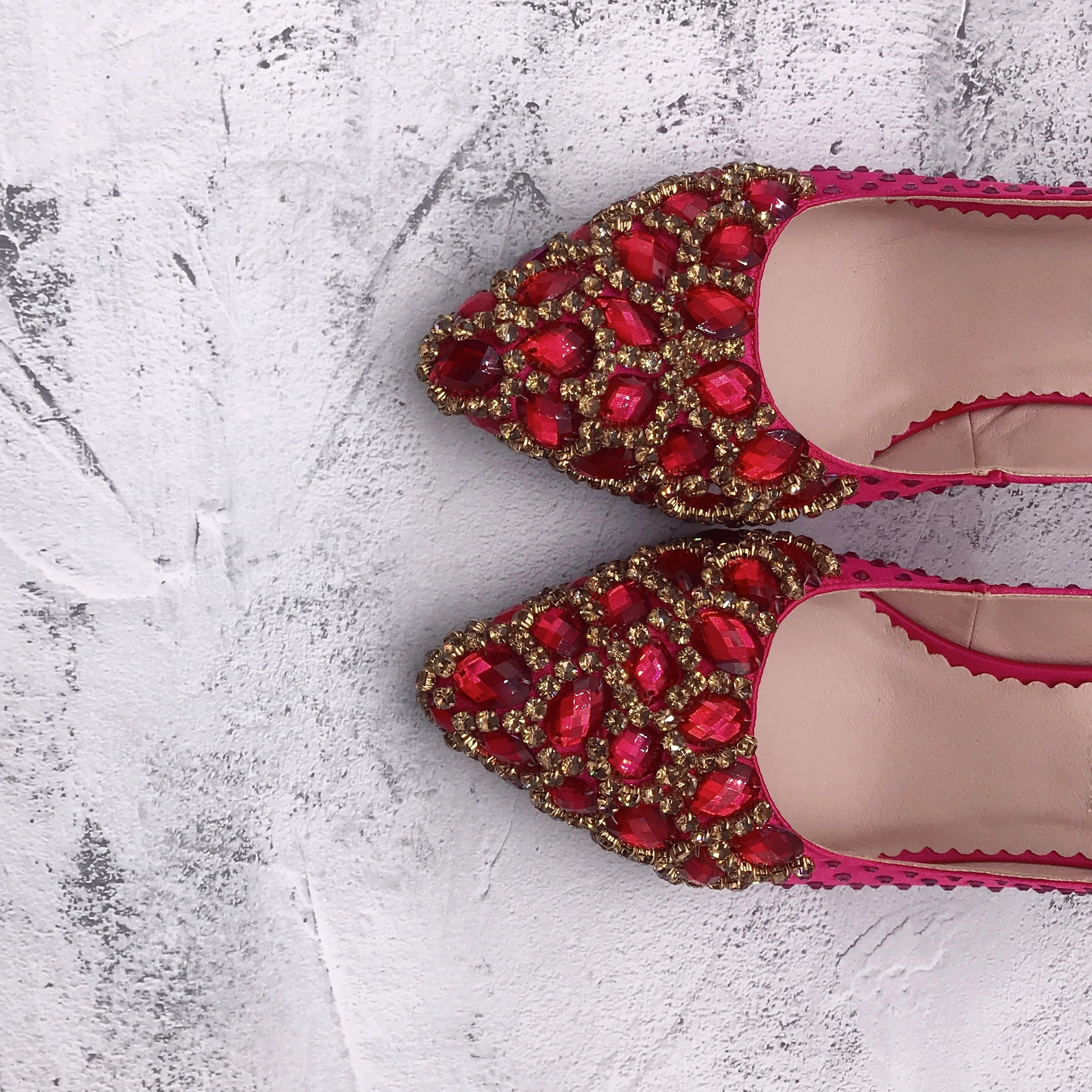 Рисунок 3 - Женская свадебная обувь и сумки