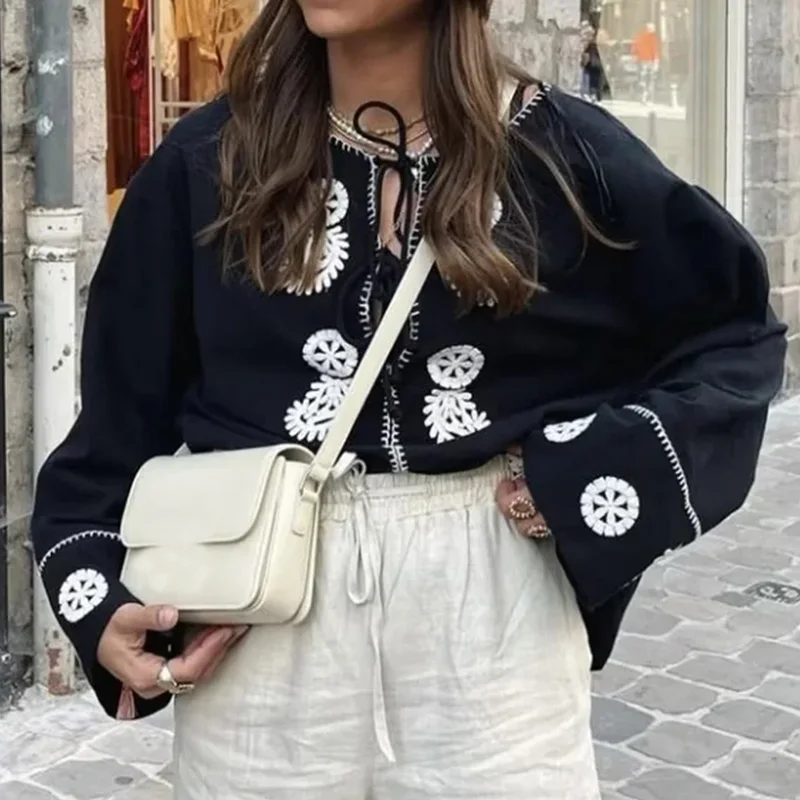 

Блузка женская с цветочной вышивкой, повседневный Свободный Топ с длинным рукавом, винтажная рубашка, цвет черный, на лето