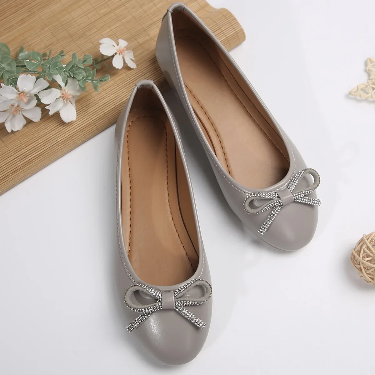 Женские туфли на плоской подошве с круглым носком большие размеры