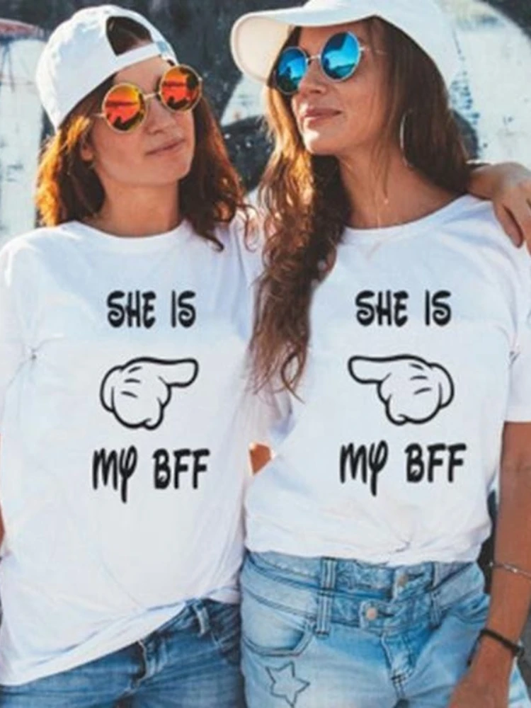 

Женская футболка с надписью «She Is My BFF», летняя свободная футболка с коротким рукавом и круглым вырезом