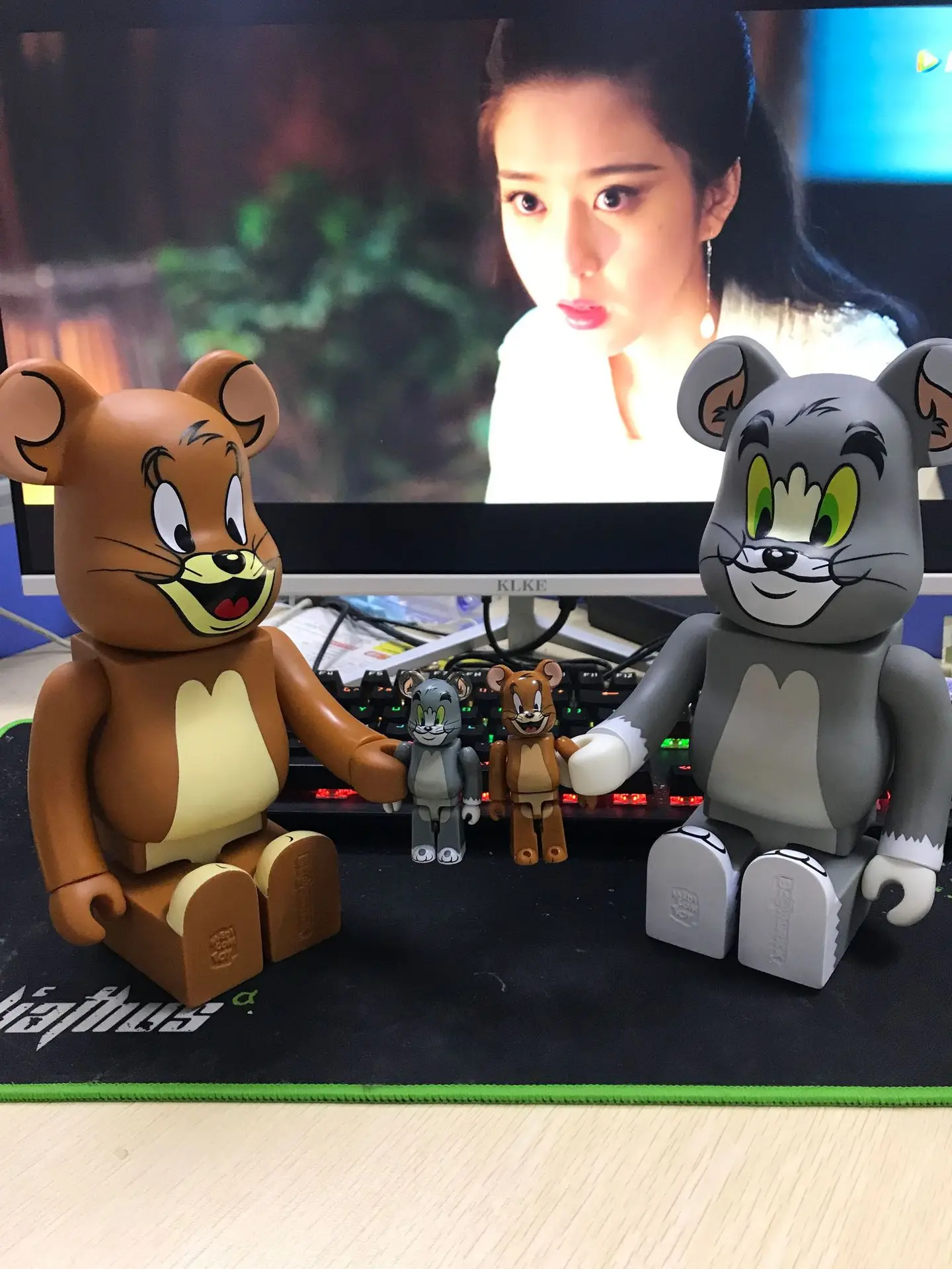 Фигурки героев аниме Том и Джерри 400% + 100%