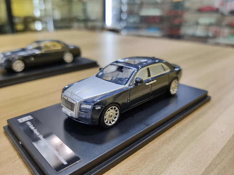 

Оригинальная модель автомобиля 1:64 Rolls Royce Phantom Ghost из сплава