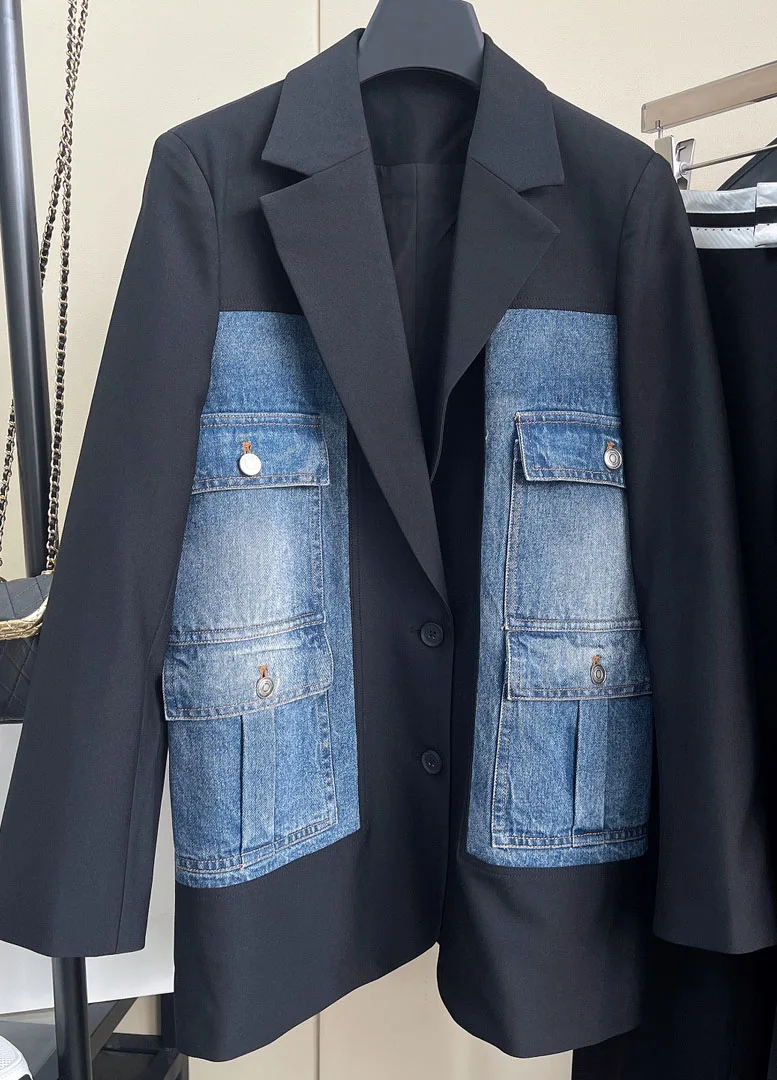 

Женский джинсовый пиджак с вышивкой