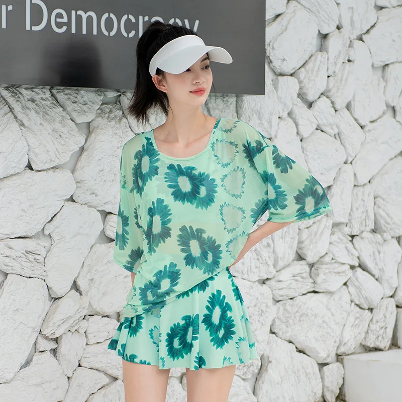 

2023 South Korea S New Lady Fission Vest Skirt Sexy Swimsuit Bikini Halter Movement Push Up Surfing Swimwear For Women Casual