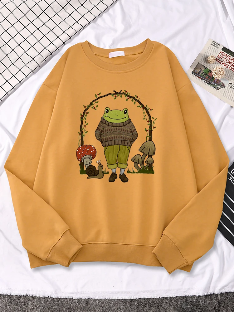 

Женский свитшот с надписью «Goblincore»