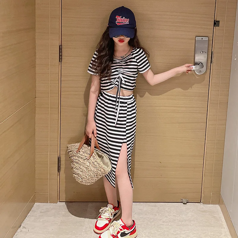 

Girls striped skirt 2022 summer new Korean version one-shoulder T-shirt split skirt two-piece set