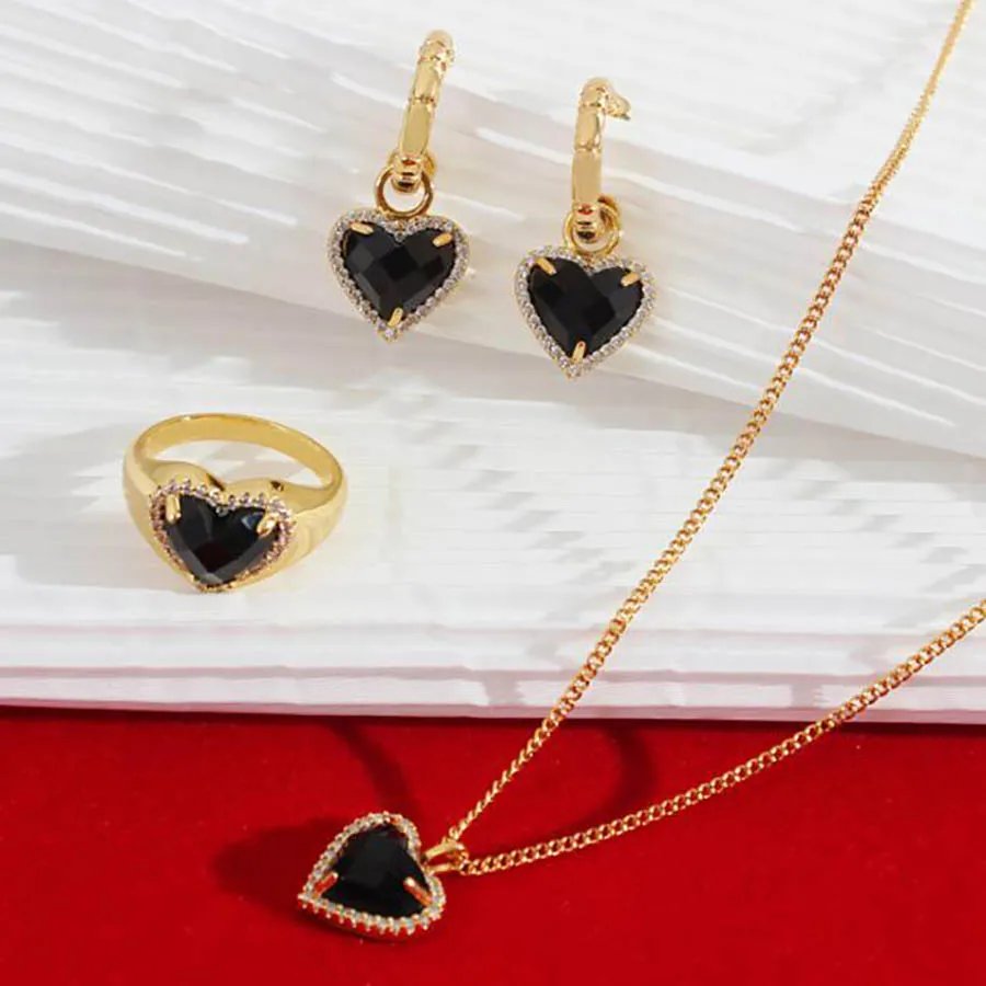 

Unusual love eardrop sweet cool girls black heart zircon INS BAROQUE vintage court fashion French romance stud earring