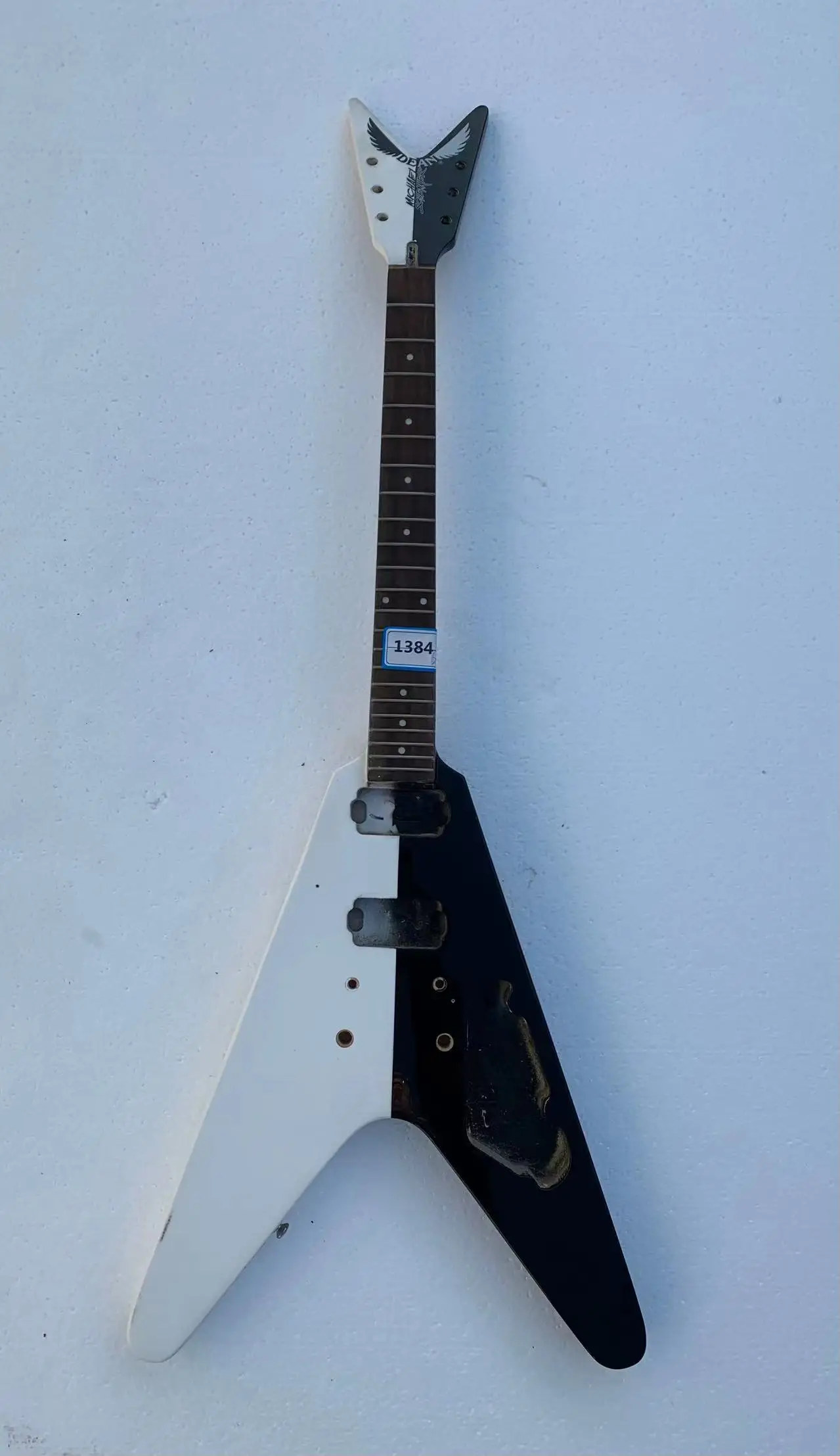 

DIY D V-образная электрическая гитара (не новая) гитара черно-белая без металлических элементов реальная скидка Бесплатная доставка 1384