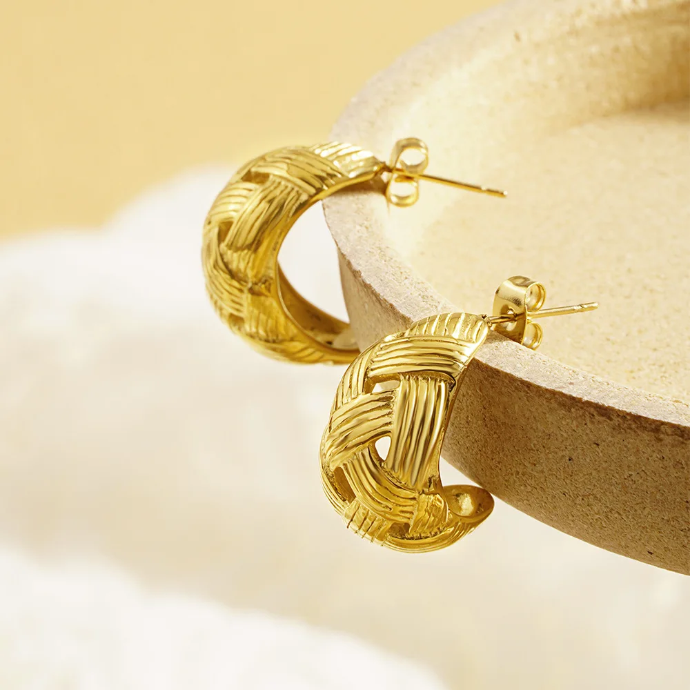 Женские массивные золотые серьги-гвоздики в форме капли воды модные