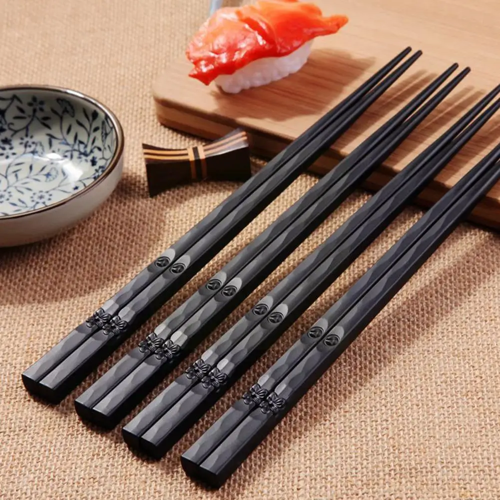 

1 Pair Japanese Chopsticks Black Sushi Fast Food Noodles Korean Sticks Chop Bar Cutlery Kitchen Tableware Chinese Supplies P1V3