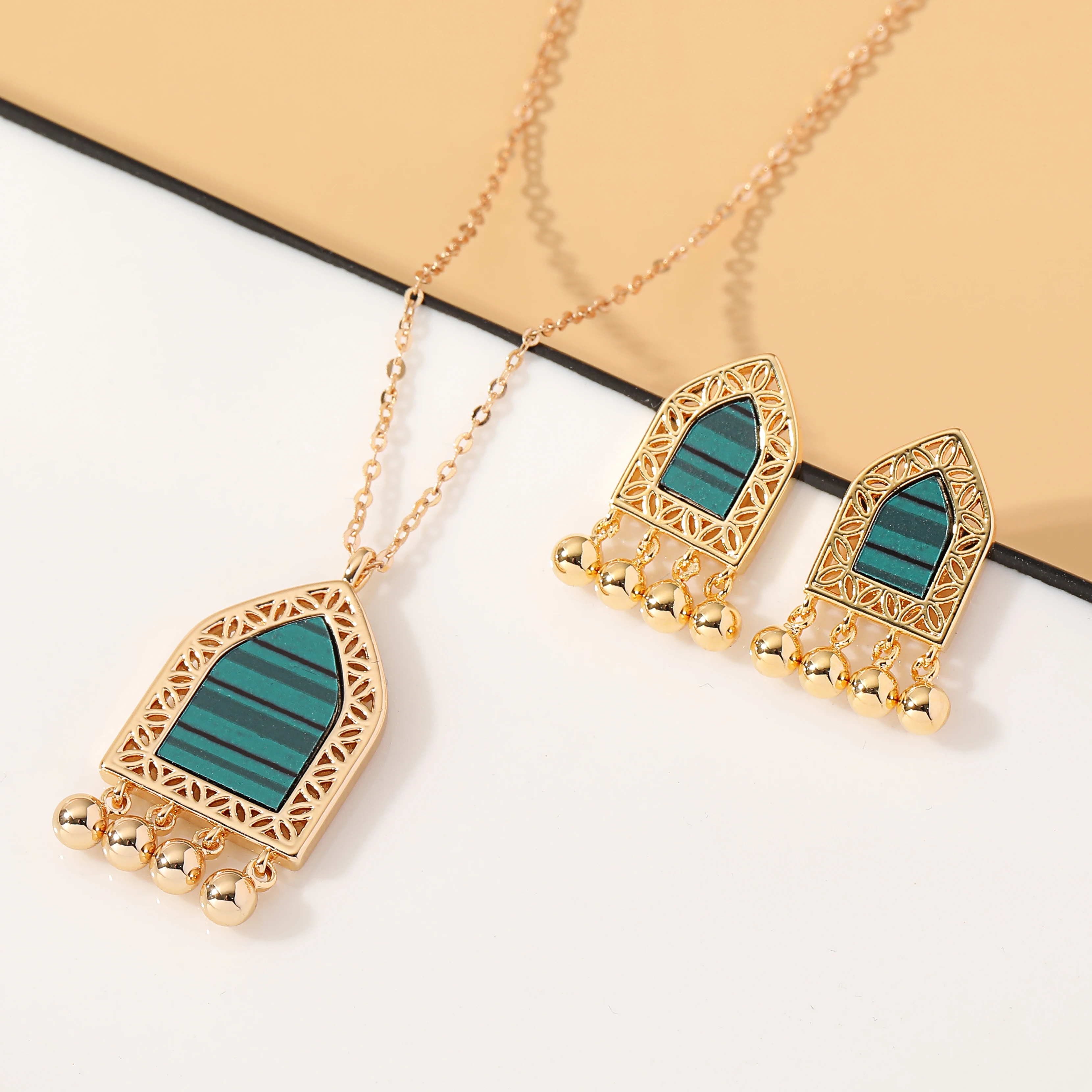

Women Fashion 2 Pcs Necklace & Earring Dubai Arabian style Shell Material Luxury Gold Wedding Praty Middle East Jewelry Set
