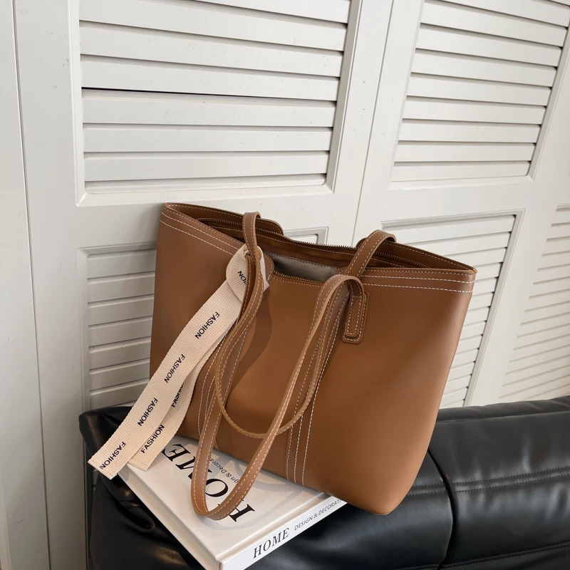 

2023 New Fashion Women's Large Capacity Shoulder Bag Underarm Handbag Casual Retro Simple Handbag Shopping and Travel Bag