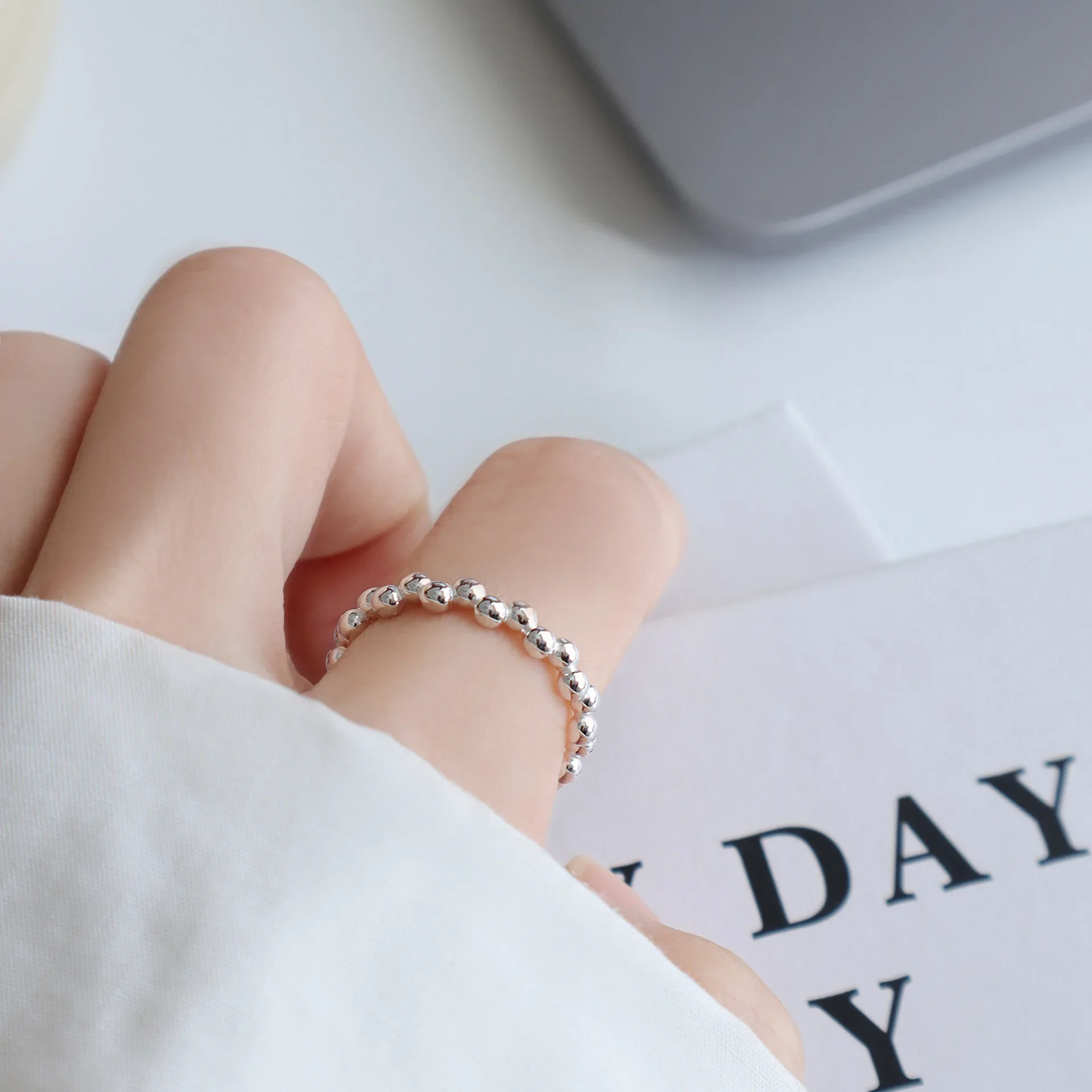 Универсальное модное простое нерегулярное маленькое кольцо из бисера женское