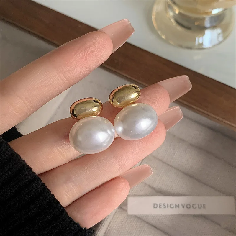 

2023 New Arrival Exquisite Temperament Shell Pearl Oval Stud Earrings for Women Fashion Simple Gold Beads Jewelry Holiday Gifts