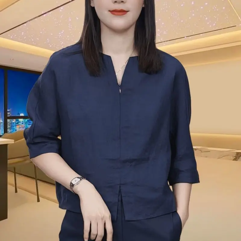 Женская рубашка из рами с рукавом и V-образным вырезом