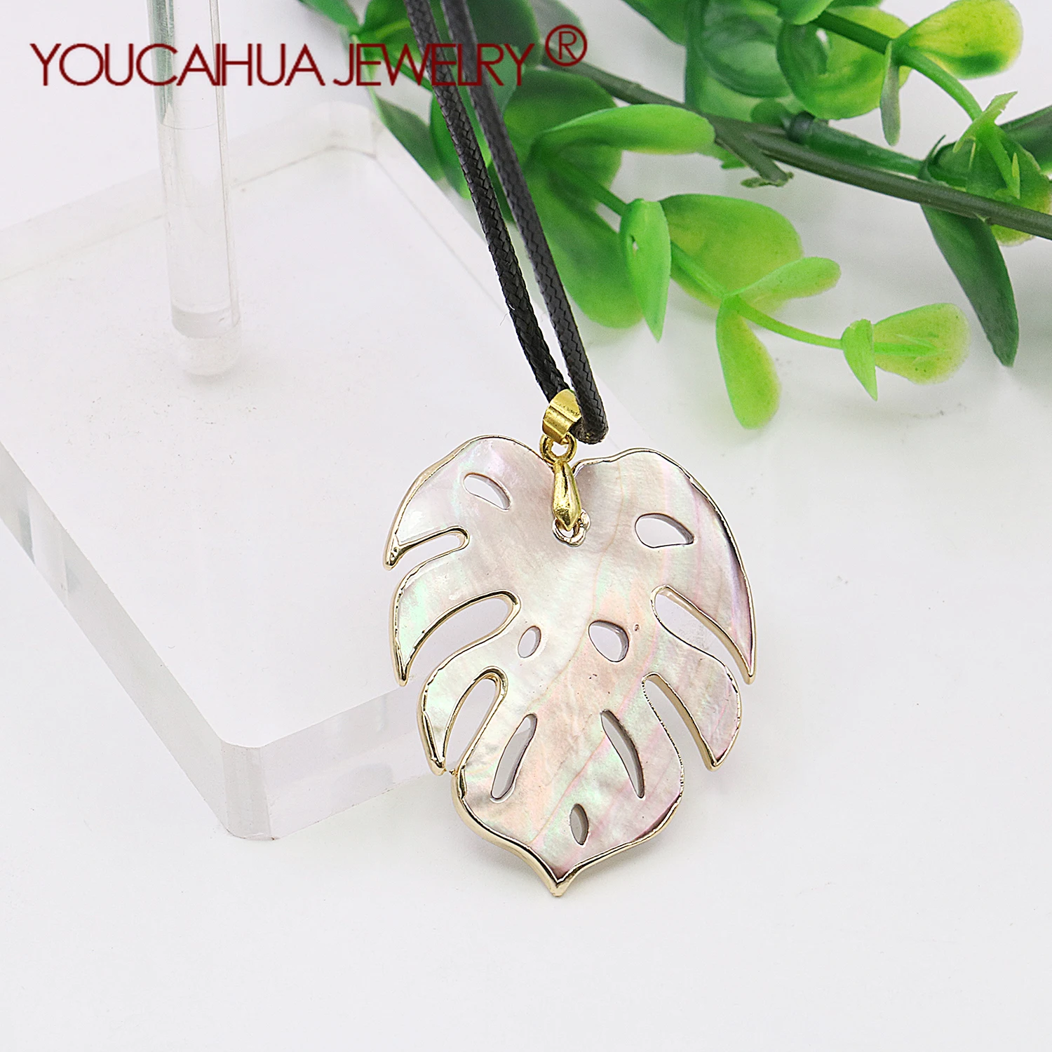 

34x45mm Natural Shell Life Leaves Pendant,leaf Pendant/Necklace,Gift for Friends,Unisex,Jewelry Making/design,Gift Leather Chain