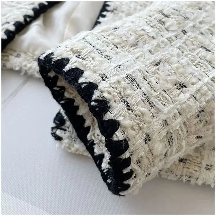 Женская демисезонная куртка с отложным воротником