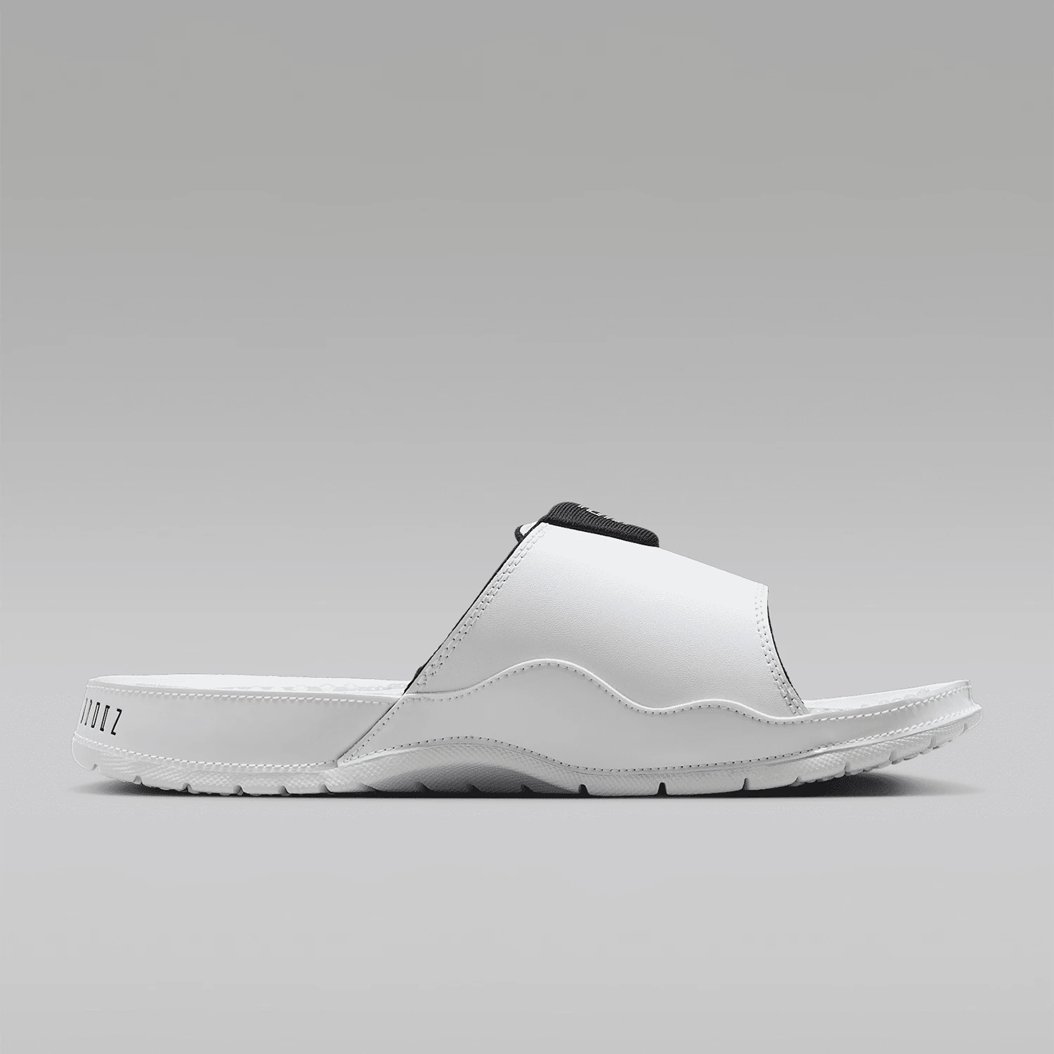 Фото Оригинальные мужские повседневные тапочки Nike JORDAN, износостойкие, дышащие, модель FN2452-104. №2