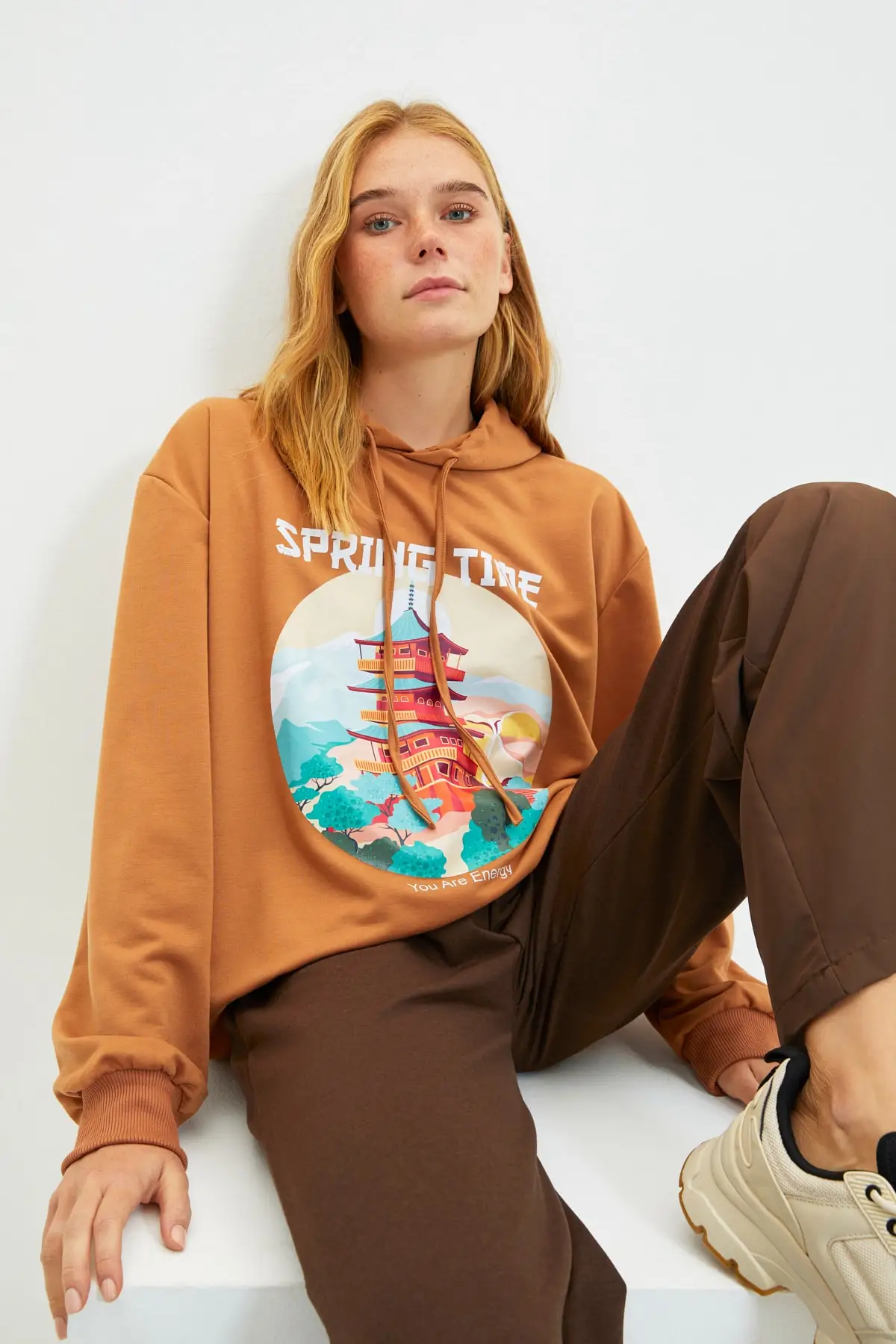 

Trendyol Printed Hooded Boyfriend Slim Knitted Sweatshirt TWOAW22SW1731
