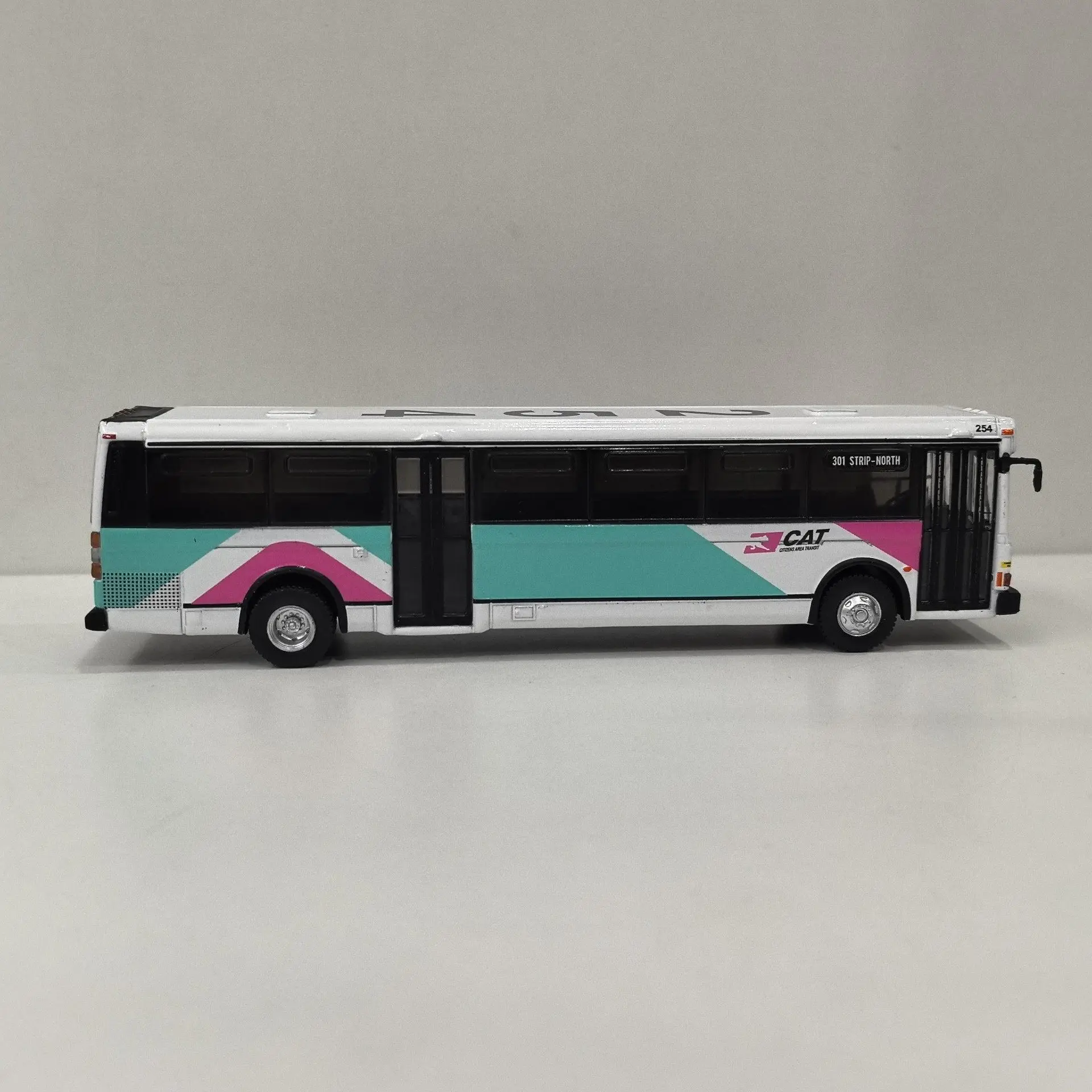 Литой под давлением ИК масштаб 187 HO GRUMMAN 870 TRANSIT BUS 1980 CAT Bus Модель автомобиля из сплава (art.: 3920d4545cf31) - 3920d4545cf31