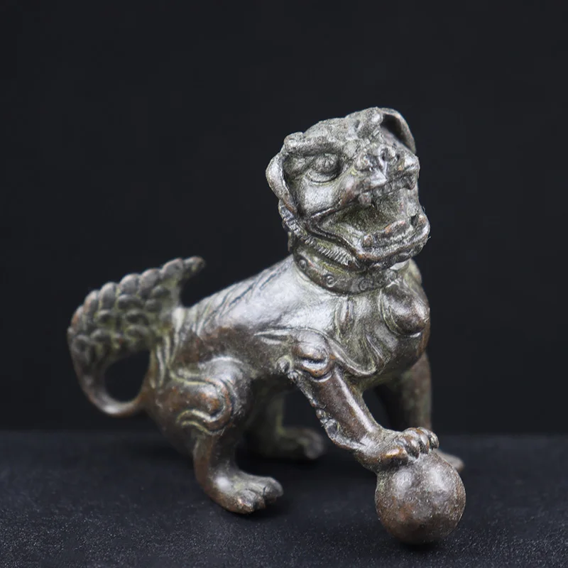 Ретро латунная миниатюрная Статуя Льва играющий мяч китайская фэн-шуй каменная