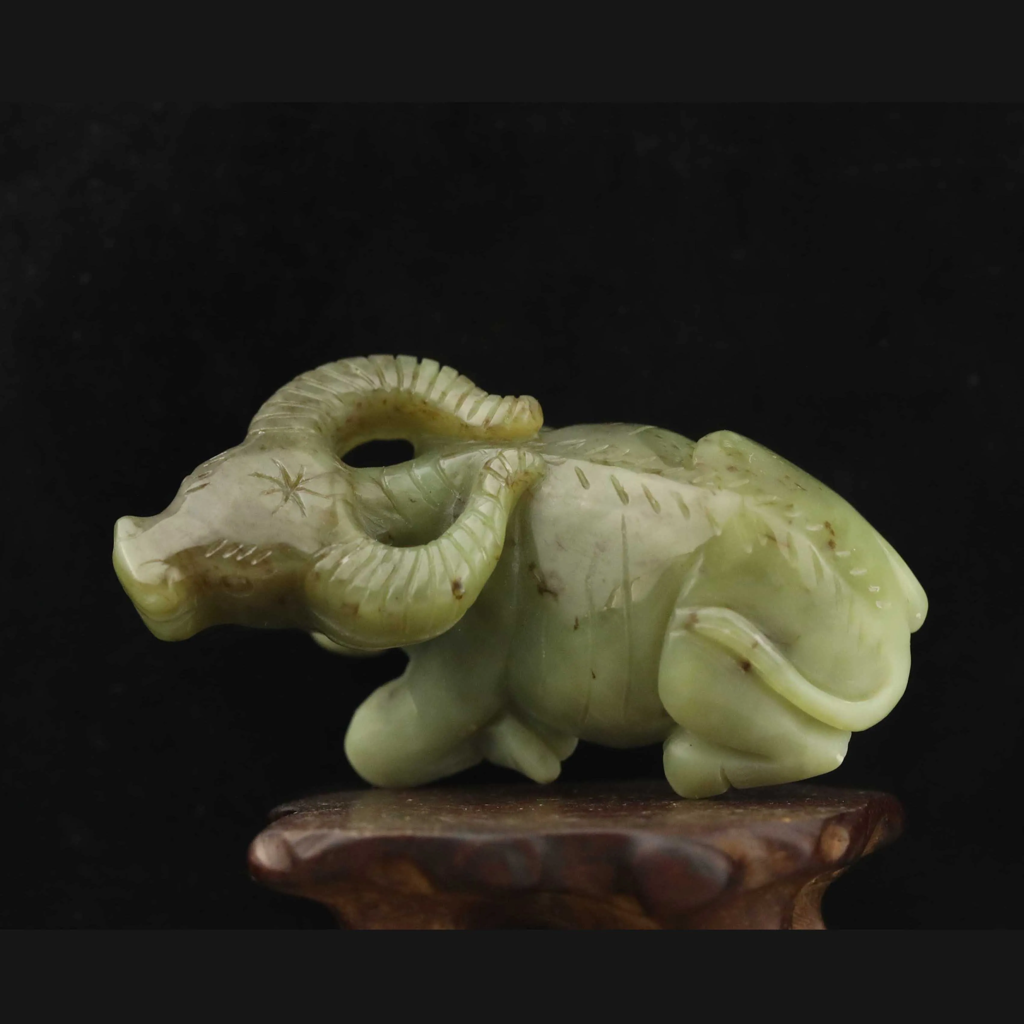 

Old China Natural hetian Jade Hand Carved statue cattle OX pendant i