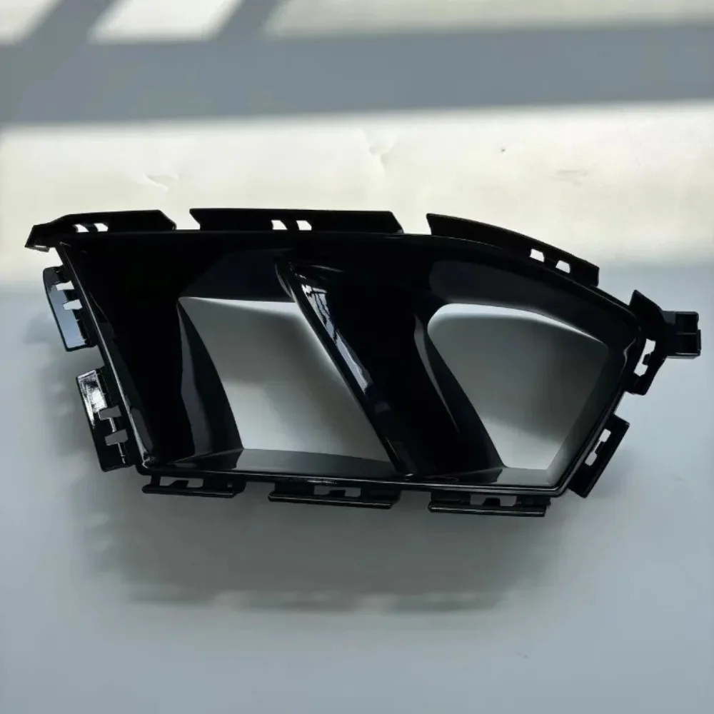 Фото Для BMW M3 M4 G80 G82: передний бампер, вентиляционные отверстия, противотуманные фары, глянцевая черная накладка, внешний тюнинг. №3