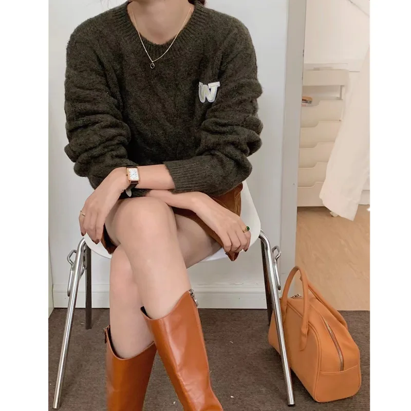 

2022 New Autumn And Winter Women's Soft Glutinous Fried Dough Twist Solid Color Short Gentle Sweater Top