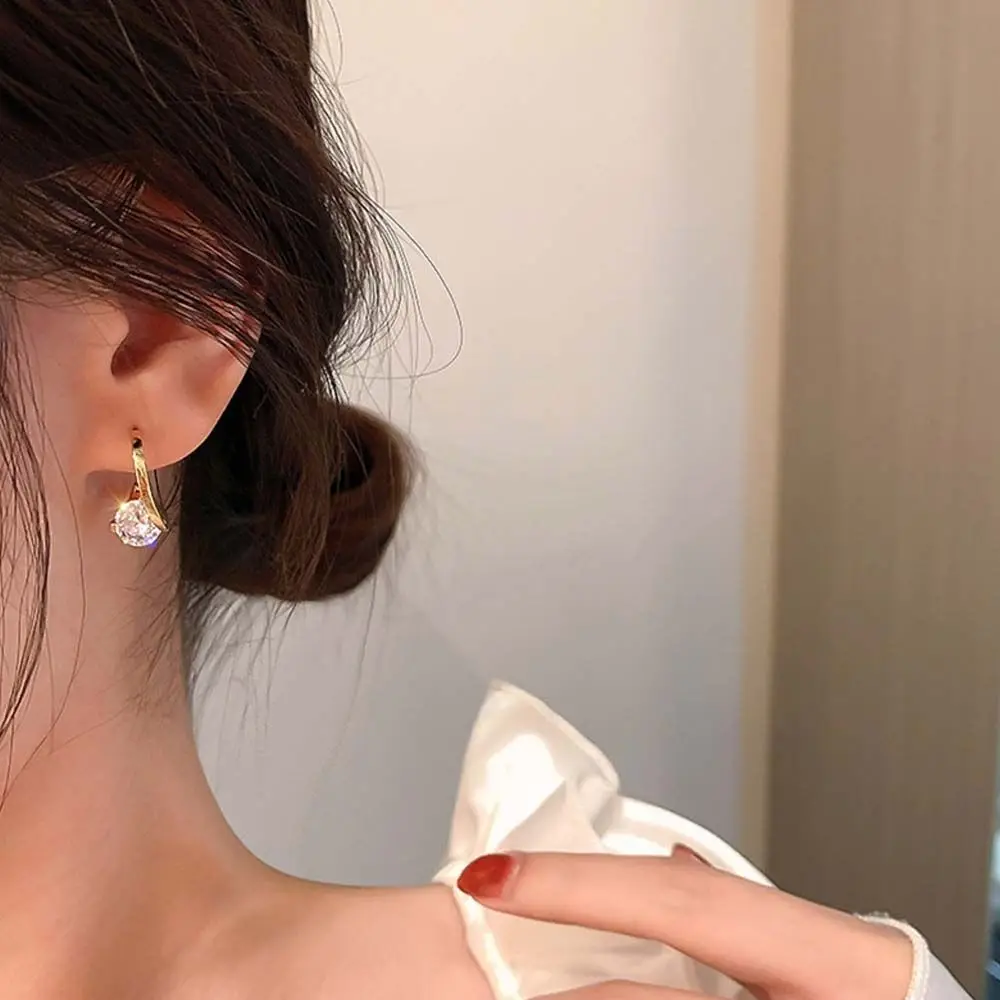 

Korean Light Luxury Zircon Ear Buckle Exquisite Mini Earrings Simple Temperament Ladies Geometric Rhinestones Ear Stud