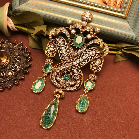 Винтажная позолоченная малахитовая брошь