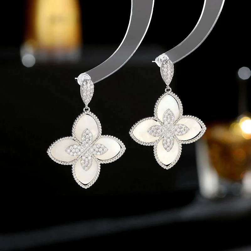 

S925 Silver 2023 New Elegant Temperament Dazzling CZ Lucky Grass Earrings for Women Simple Romantic Proposal Party Jewelry Gift