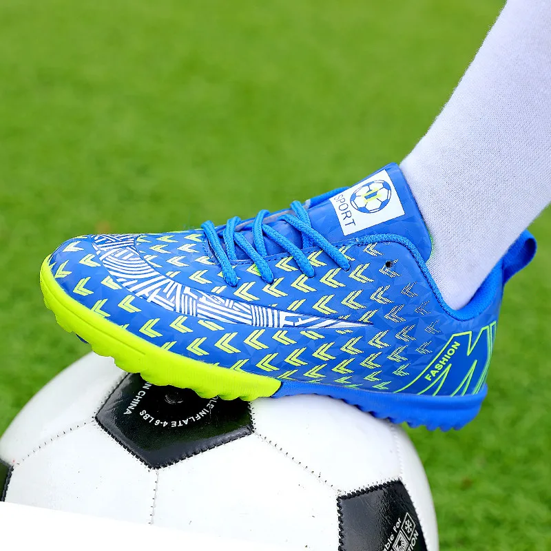 2022 Fashion Printed Low Soccer Sneakers Kids Non-slip Rubber Turf Football Boots for Children Boy Teenage Sneakers botas futbol